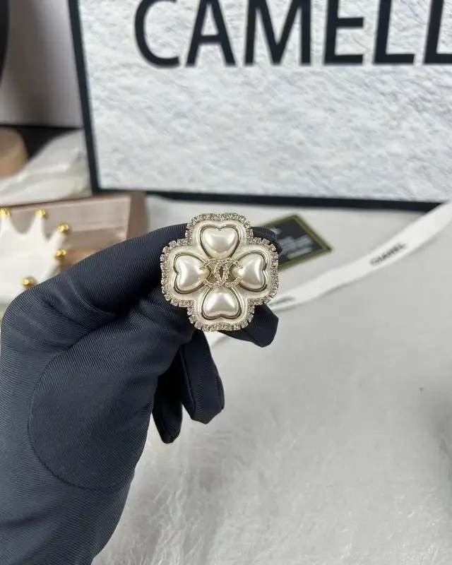 Chanel Brooch 11yxx156 (3)